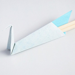 和紙の折り鶴が座る【祝箸】水色 1枚目の画像