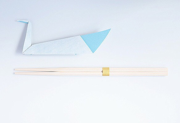 和紙の折り鶴が座る【祝箸】水色 4枚目の画像