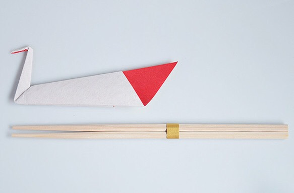 和紙の折り鶴が座る【祝箸】5膳セット 紅 3枚目の画像