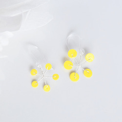 sparkling flower _ lemon（樹脂ピアス） 1枚目の画像