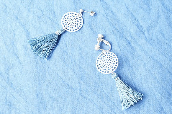 silk tassel lace silver _ blue（ピアス） 2枚目の画像