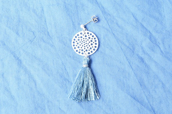 silk tassel lace silver _ blue（ピアス） 3枚目の画像