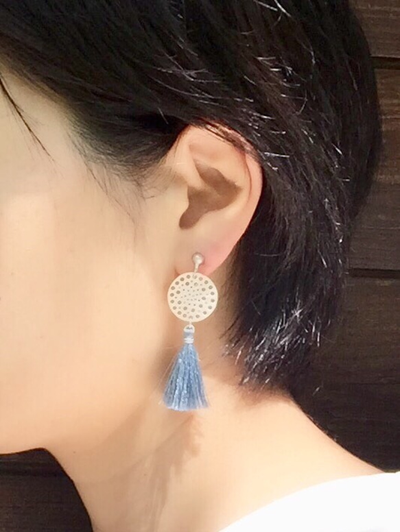 silk tassel lace silver _ blue（ピアス） 5枚目の画像