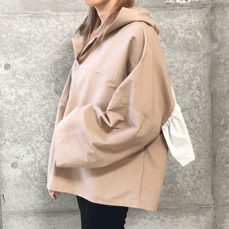 バックフリルフーディー(white)