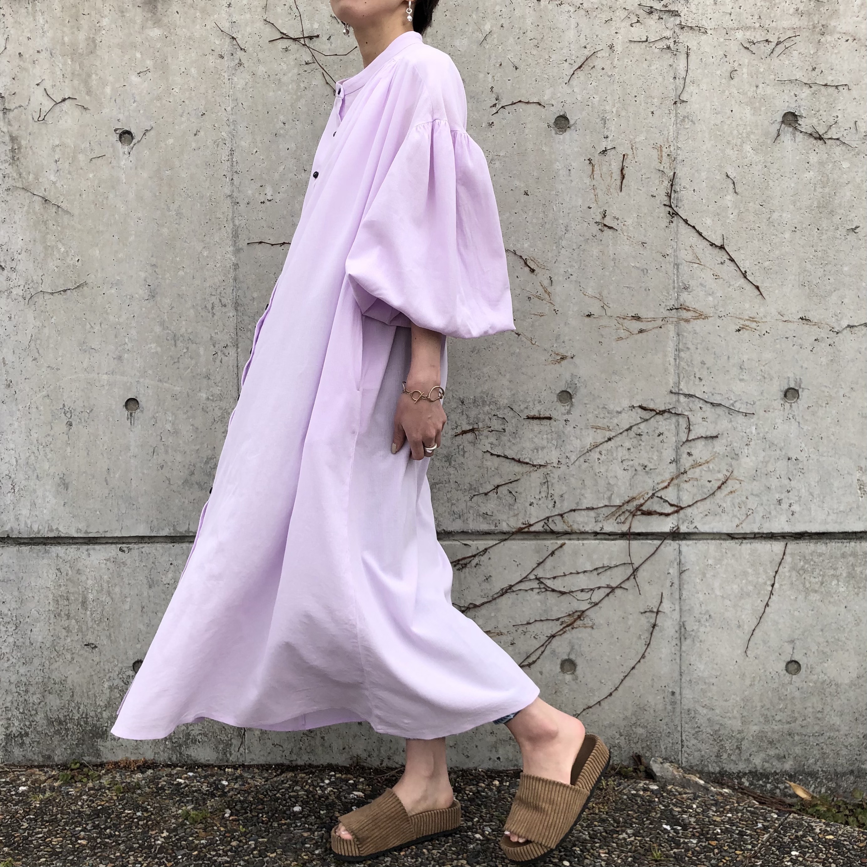 キャメルのパフスリーブゆったりロング丈ワンピース - www.alroeya
