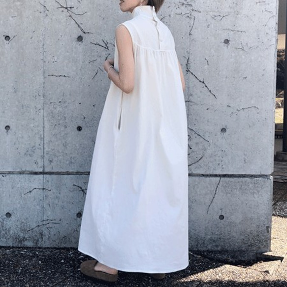 高領縮褶長洋裝（白色） 第6張的照片