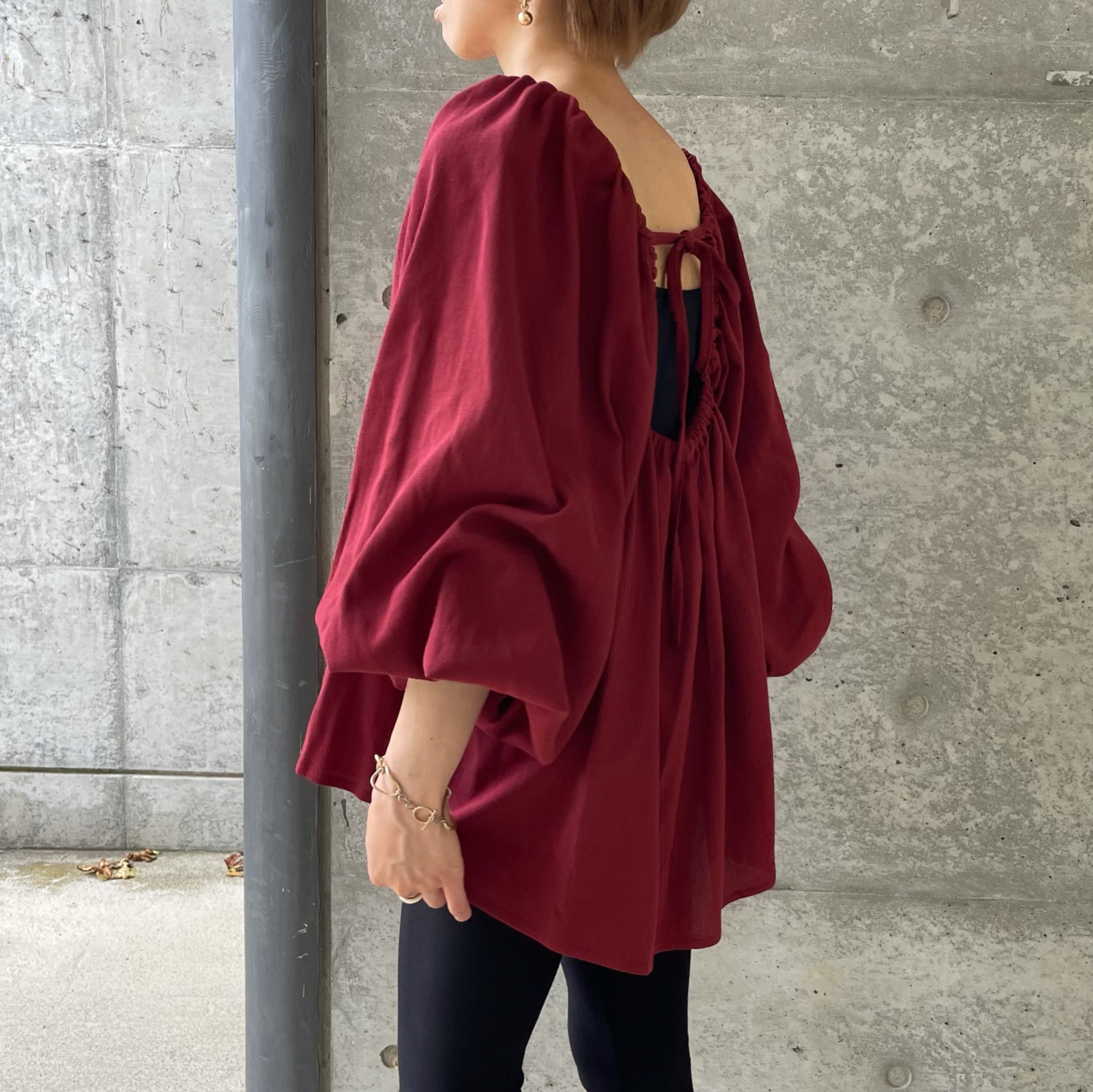 バックオープンふんわりブラウス(ボルドー)