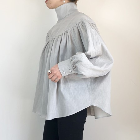 100%棉插肩袖縮褶襯衫（灰色） 第2張的照片