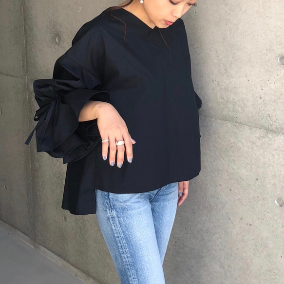 後褶燈籠袖上衣（海軍藍） 第2張的照片