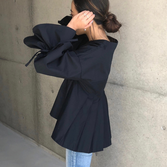 後褶燈籠袖上衣（海軍藍） 第3張的照片