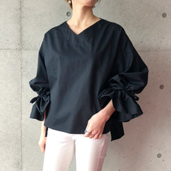 後褶燈籠袖上衣（海軍藍） 第4張的照片