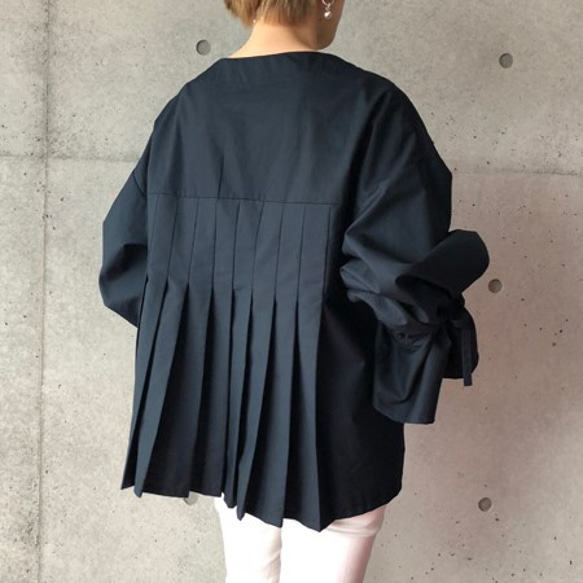 後褶燈籠袖上衣（海軍藍） 第5張的照片