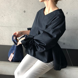 後褶燈籠袖上衣（海軍藍） 第7張的照片