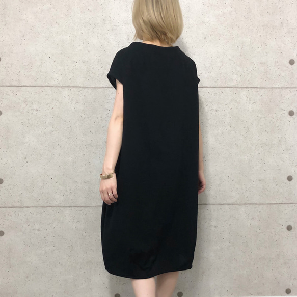 100% 柔軟棉繭連衣裙（黑色） 第8張的照片