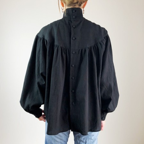 100%棉插肩袖縮褶襯衫（黑色） 第4張的照片
