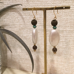 Pearly Wood x Smoky Quartz x Antique Beads Earrings 2枚目の画像