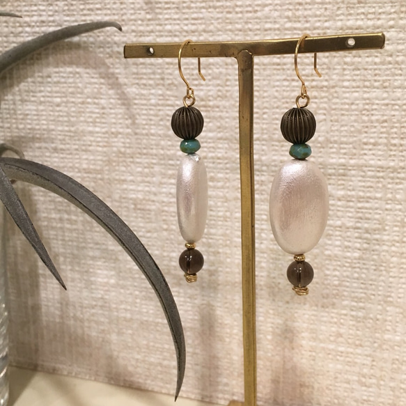 Pearly Wood x Smoky Quartz x Antique Beads Earrings 2枚目の画像