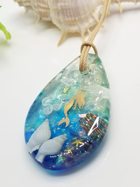人魚姫のしずく型オルゴナイトネックレス 1枚目の画像