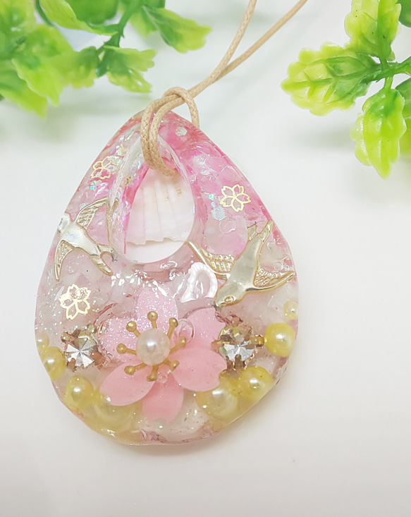 桜とツバメ☆春呼ぶオルゴナイトネックレス 4枚目の画像