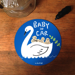 BABY IN CAR マグネットステッカー（スワンblue） 1枚目の画像