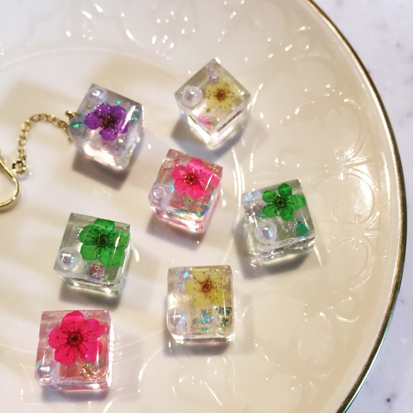 選べる４color＊swinging flower cube ピアス/イヤリング＊ 1枚目の画像