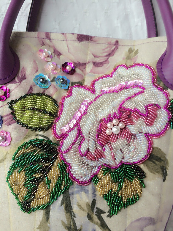 キラキラビーズ刺繍の花柄マルシェバッグ 2枚目の画像