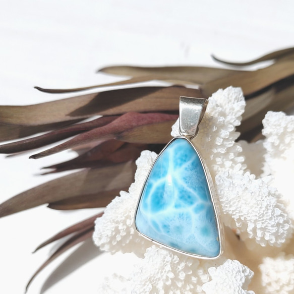 期間限定SALE✧Sea triangle larimar✧ハッキリ波模様！ハイクオリティラリマーペンダント 1枚目の画像