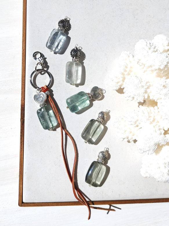 50%off SALE！！Sea perfume charm−みずみずしい大粒グリーンフロー 