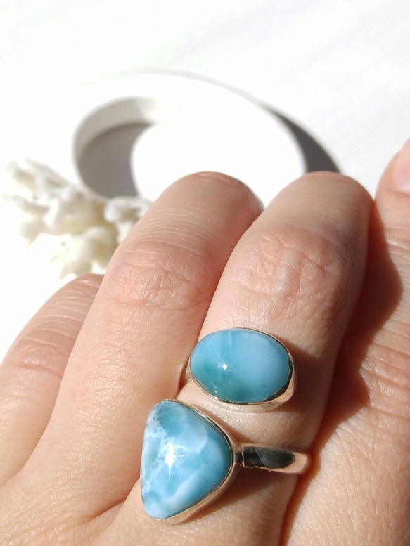 Creema限定！Xmas限定♡♡海のカケラRing -ブルー&グリーンのとろみ♪花が咲いたような模様♪2粒のラリマー 3枚目の画像