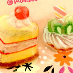 小さなケーキのブローチ★ドレンチェリーとキウイ 1枚目の画像