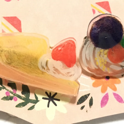 小さなケーキのブローチ★チーズケーキとフルーツタルト 1枚目の画像
