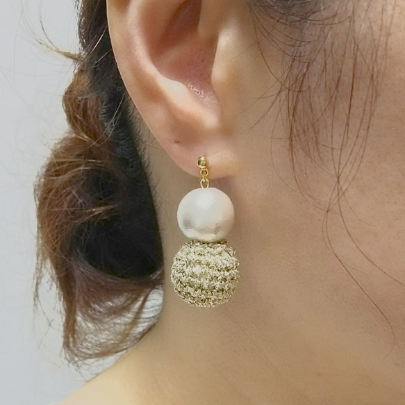 【temari‐cottonpearl】手編みピアス gold 2枚目の画像