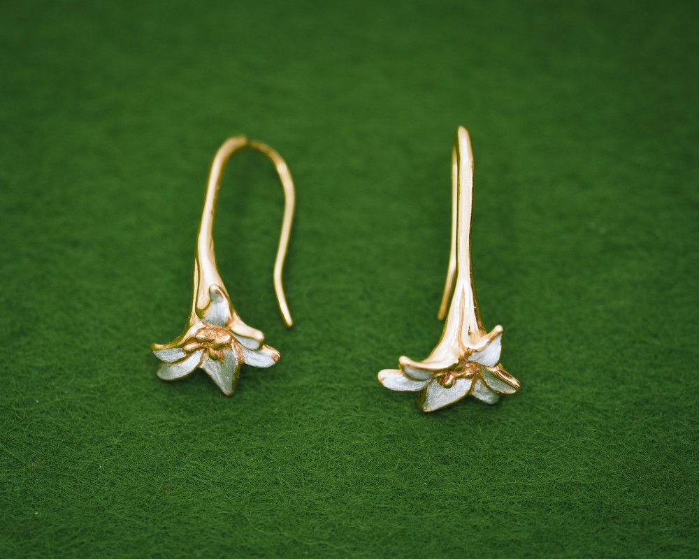 ユリ フックピアス ゴールド＆シルバー