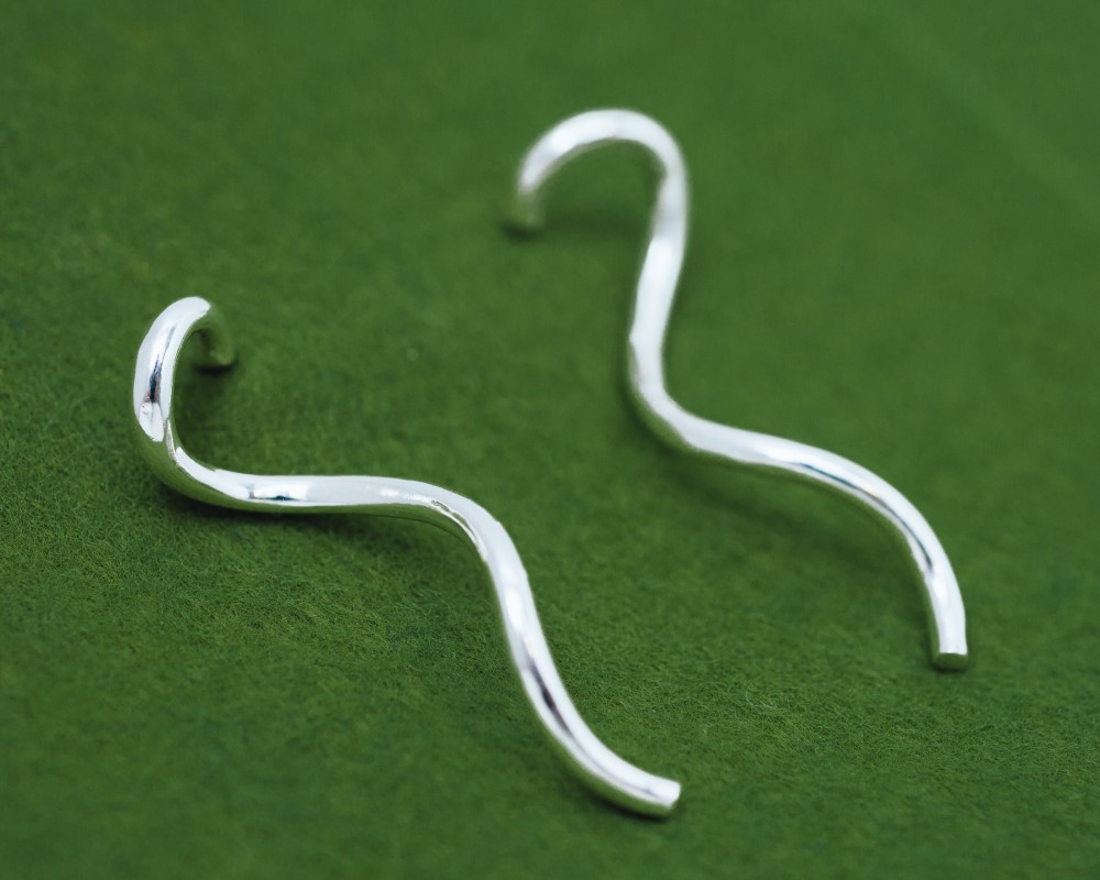 クネクネ ピアス (ピアスのみ)