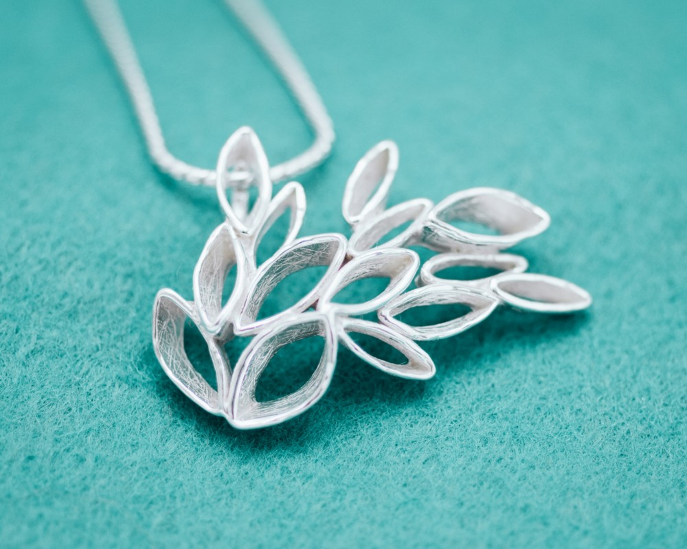 魚の群れ ペンダントトップ (チェーンなし)