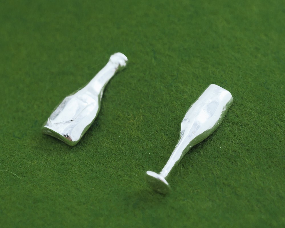 シャンパンボトル＆グラス ピアス(イヤリングもオプション購入で可）