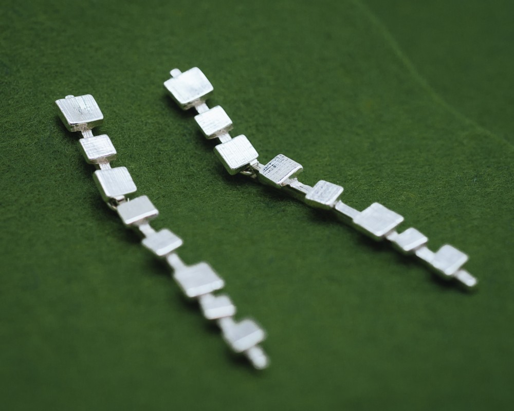 かくかく ロング ブリタニアシルバー958 ピアス(イヤリングもオプション購入で可）