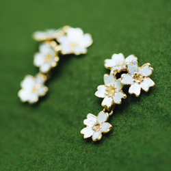 櫻花胸罩耳環（耳環可作為選項購買） 金銀 第6張的照片