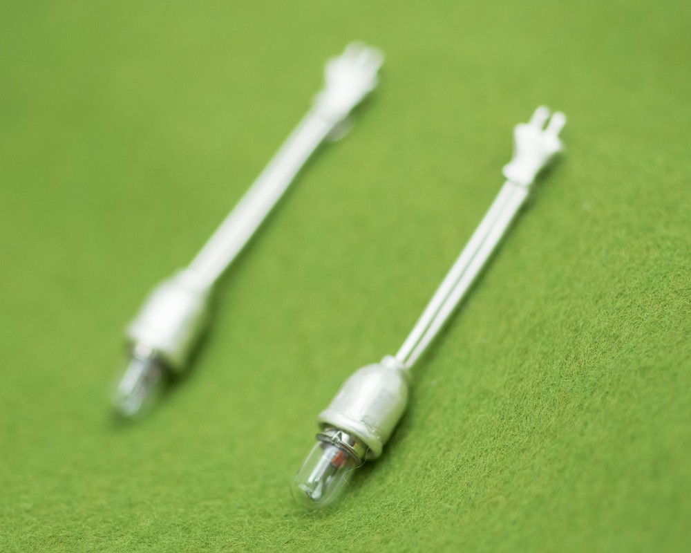 Light Up ブラピアス - コンテンポラリージュエリー