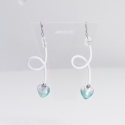 くねくねポップ Pierces / Earrings -frost white- 1枚目の画像