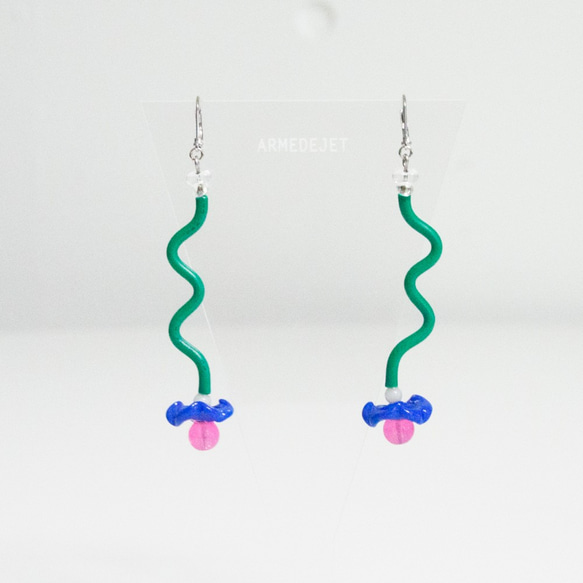 くねくねポップ Pierces / Earrings -memphis green- 1枚目の画像