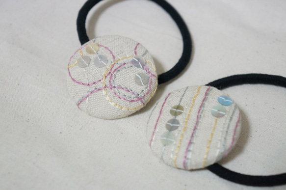 【送料込】秋の雨の刺繍のヘアゴム 2枚目の画像