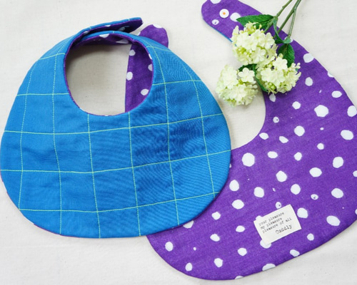 ★ブルーマーカーたて×水彩ブルーチェック★ ハンドメイド　リバーシブル　スタイ 即納◎ 】オリジナル刺繍タグチェックスタイ 青チェック