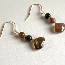 宝石質スカイブルートパーズ 彫刻入り×ラピス×スピネル ピアス