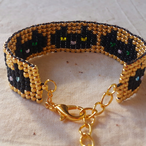 ビーズアクセサリー☆クロネコのゴールドブレスレット☆黒猫 ビーズアクセサリー☆クロネコのゴールドブレスレット☆黒猫