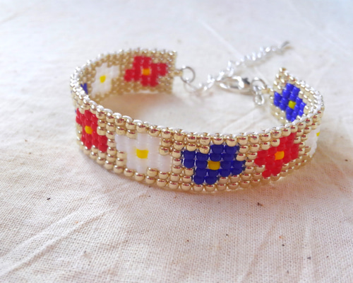 ビーズアクセサリー☆赤×白×青のお花のブレスレット☆シルバー
