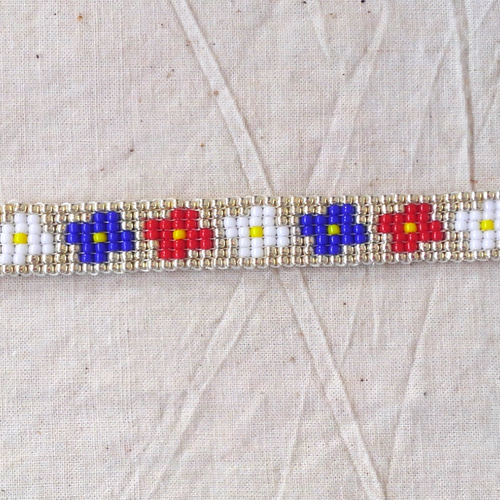 アンティークの赤とシルバーの花柄ビーズ 刺繍　ハンドメイド ビーズとスパンコール刺繍のベア Sサイズ ハート&フラワー | tilia