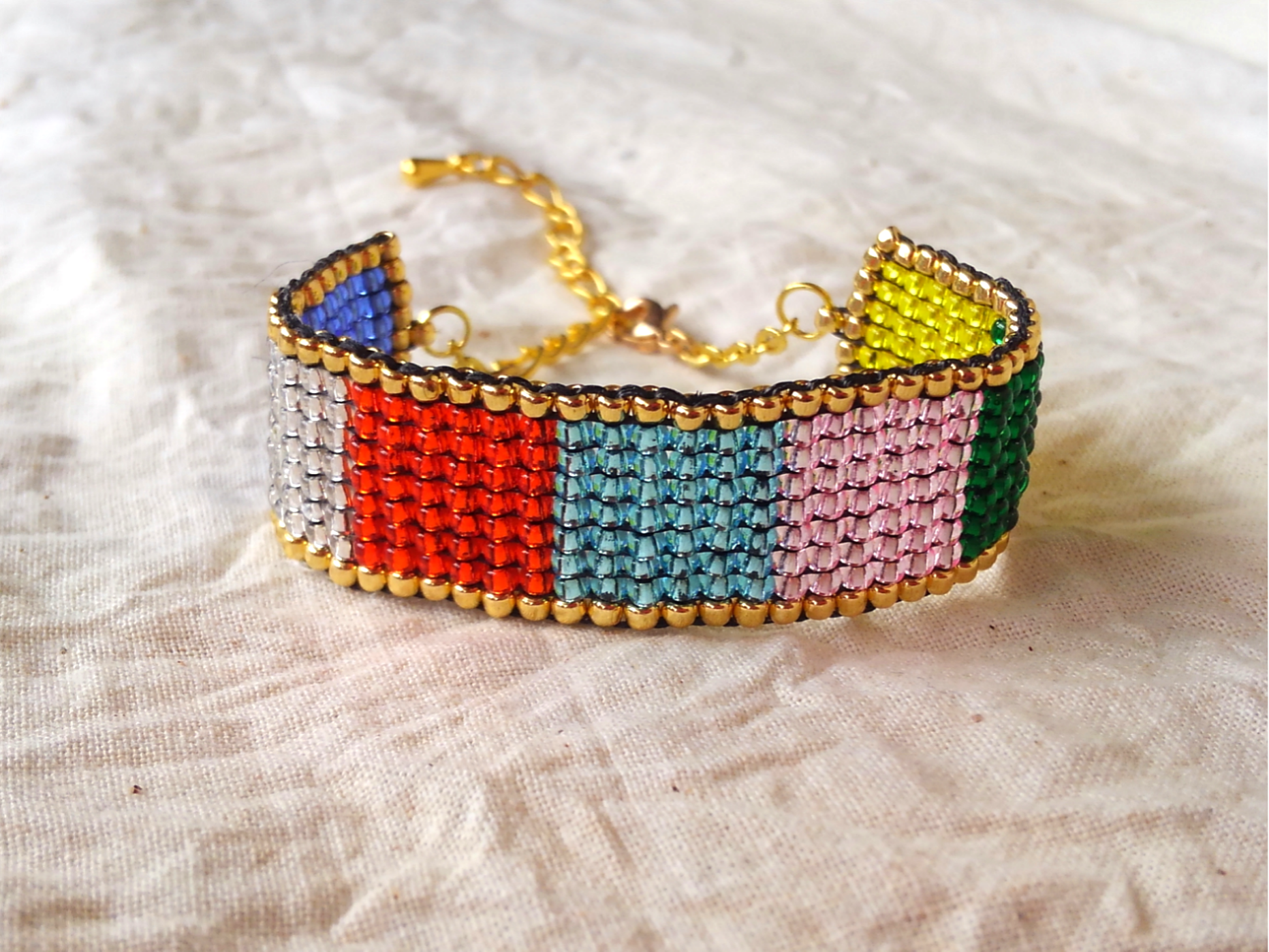 ビーズアクセサリー☆七色のきらきらカラフルブレスレット☆ビーズ