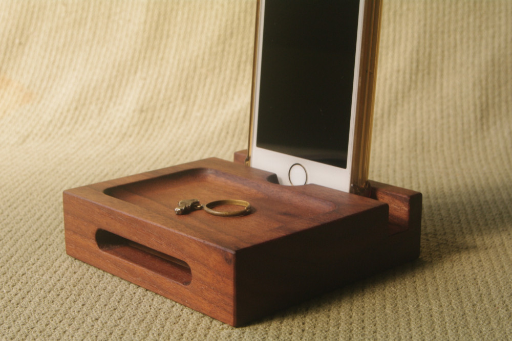 iPhone用スタンドトレイ(ECOスピーカー機能付き/一体型/スクエア/ウォルナット)