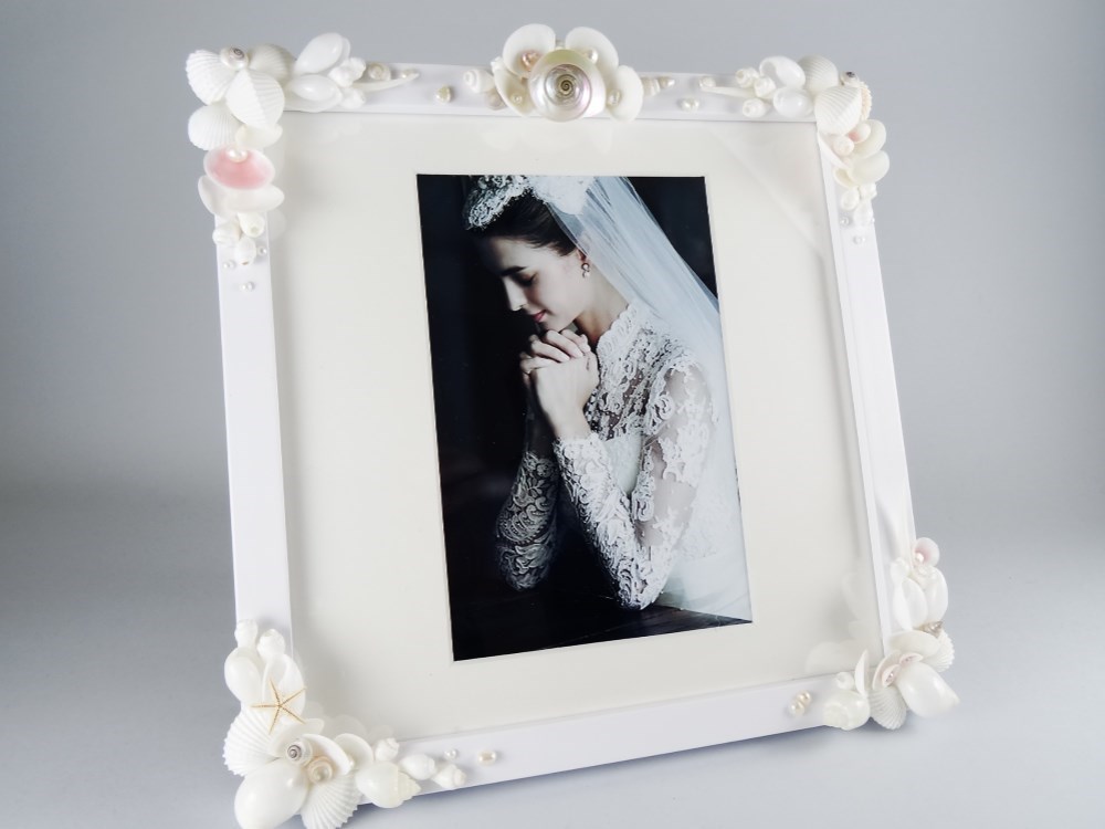 Wedding shell photo frame